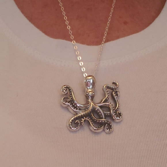 Cool octopus sterling pendant on sterling chain - Picture 2 of 5